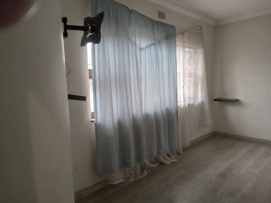 To Let Commercial Property for Rent in Eikendal Western Cape